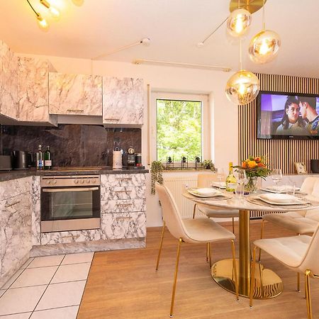 Luxx Home Bc, Zentral - Fuer 4 Personen - Balkon - Parken - Voll Ausgestattete Kueche Biberach an der Riß Buitenkant foto