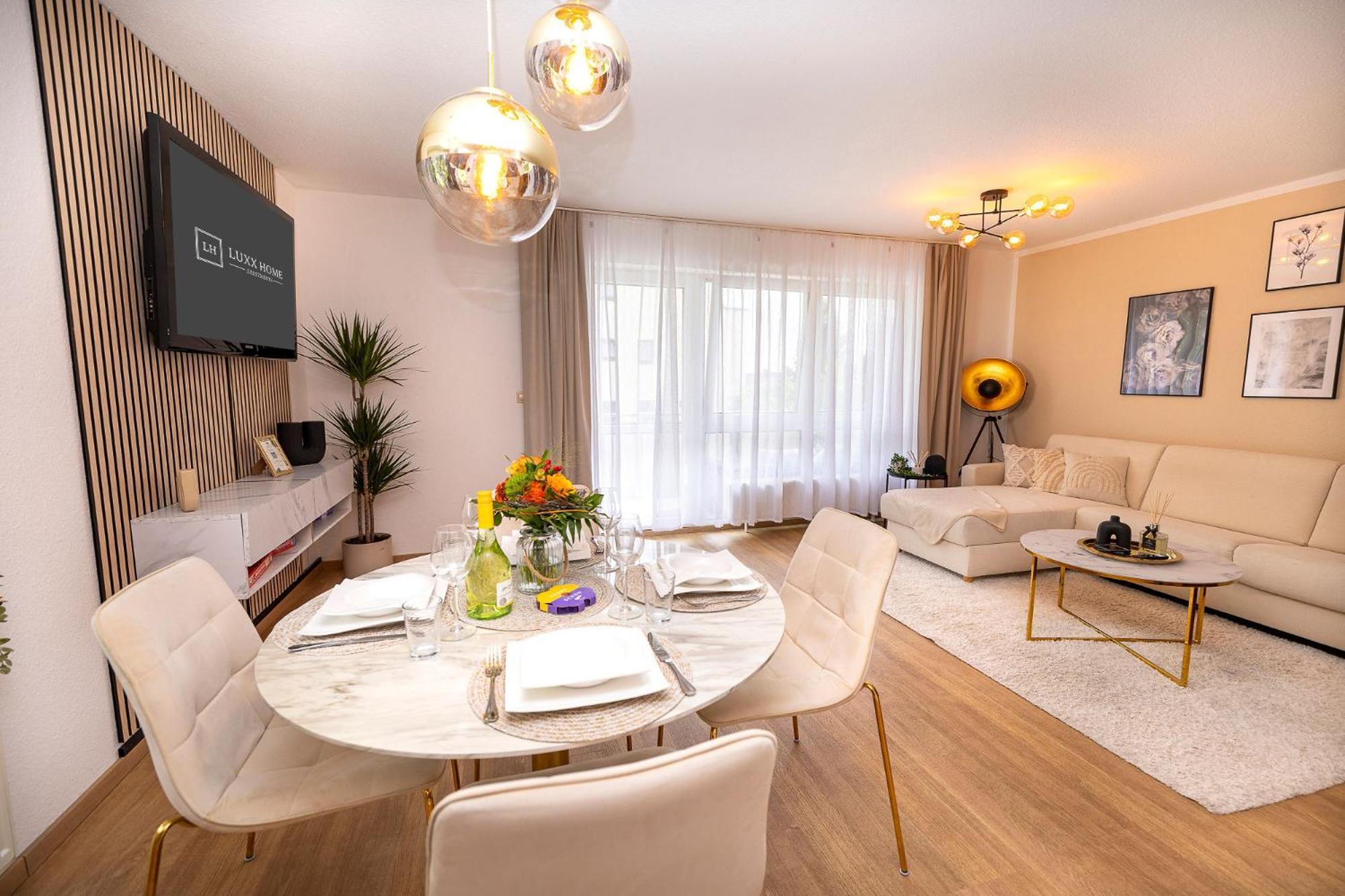 Luxx Home Bc, Zentral - Fuer 4 Personen - Balkon - Parken - Voll Ausgestattete Kueche Biberach an der Riß Buitenkant foto
