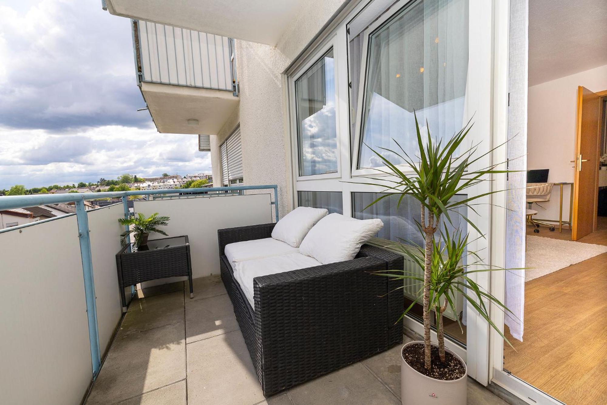 Luxx Home Bc, Zentral - Fuer 4 Personen - Balkon - Parken - Voll Ausgestattete Kueche Biberach an der Riß Buitenkant foto