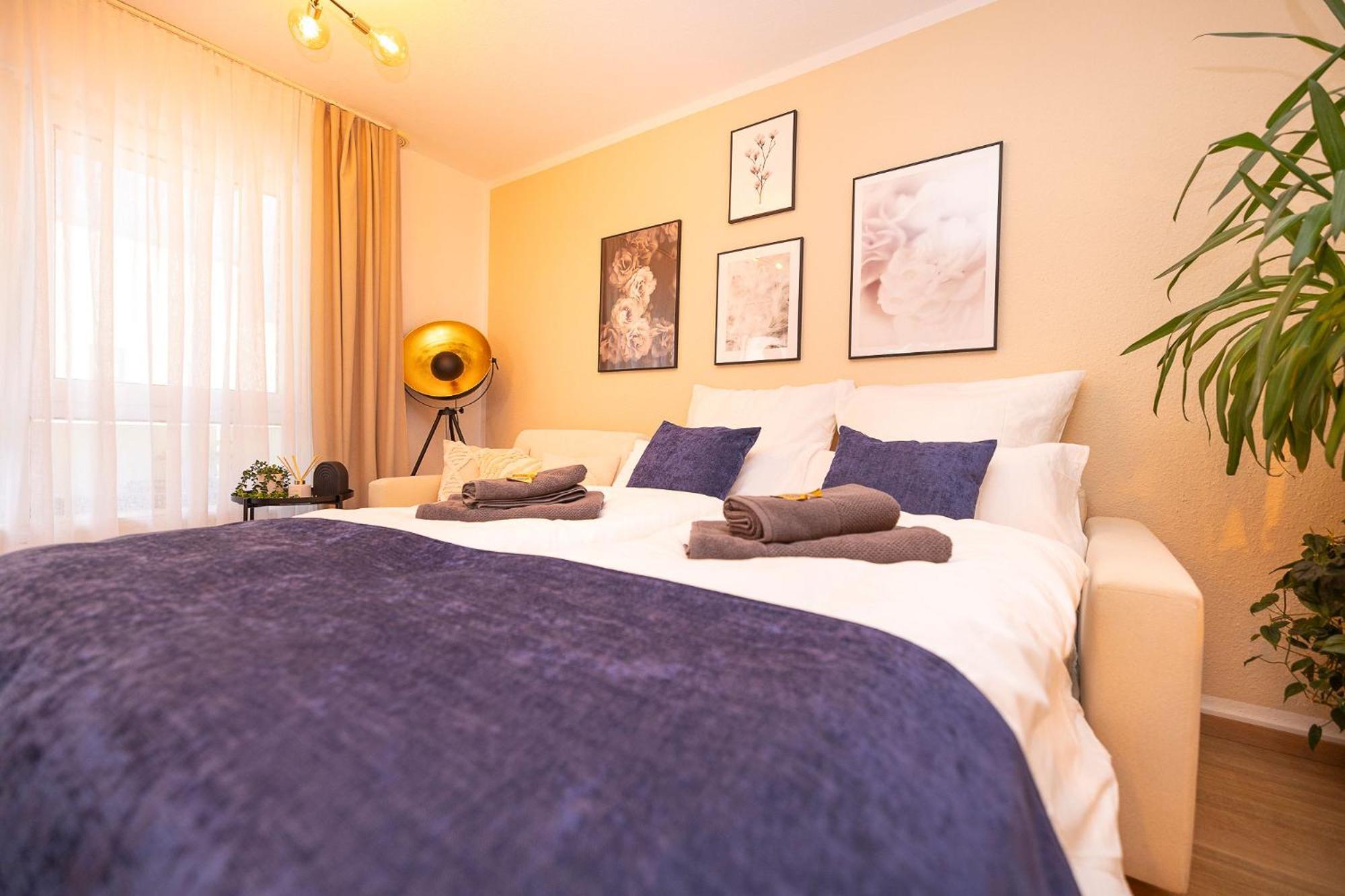 Luxx Home Bc, Zentral - Fuer 4 Personen - Balkon - Parken - Voll Ausgestattete Kueche Biberach an der Riß Buitenkant foto