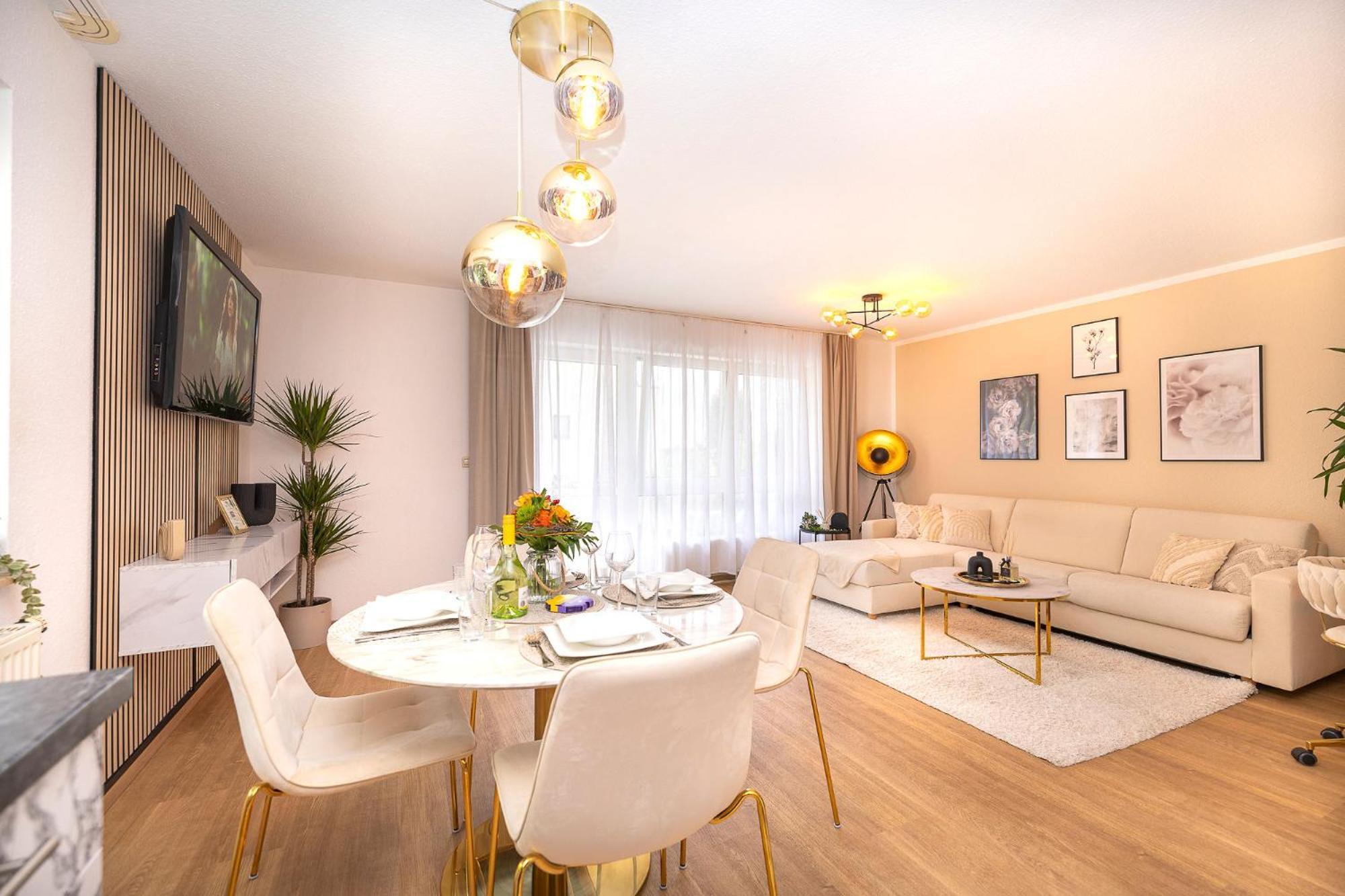 Luxx Home Bc, Zentral - Fuer 4 Personen - Balkon - Parken - Voll Ausgestattete Kueche Biberach an der Riß Buitenkant foto